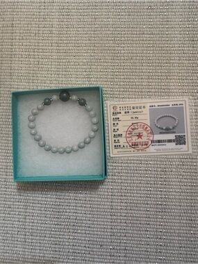 Elegant Light Gray Jadeite Bead Bracelet - Unbranded